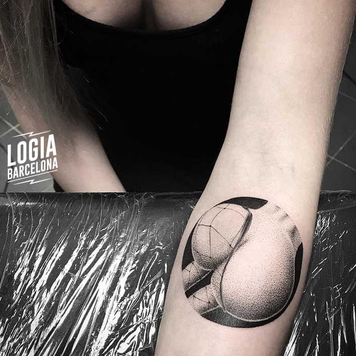 tatuaje de culo Mace Cosmos Logia Barcelona