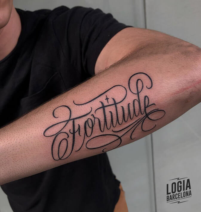 tatuaje lettering brazo diego fustar logia barcelona