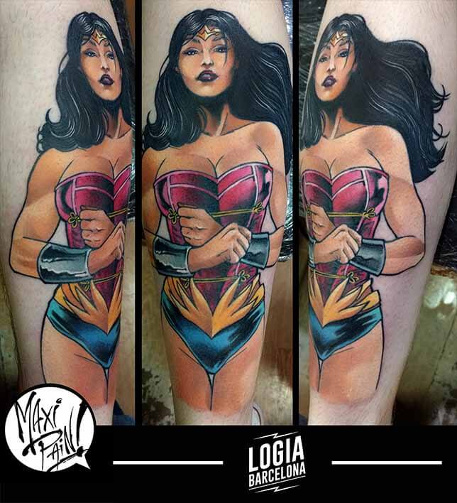 tatuaje_wonderwoman_pierna_maxi_paint_logia_barcelona