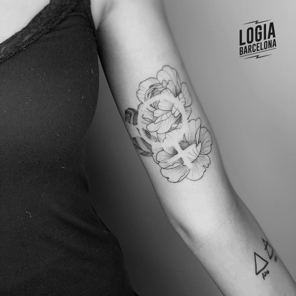 feminist tattoo venus symbol flowers logia barcelona