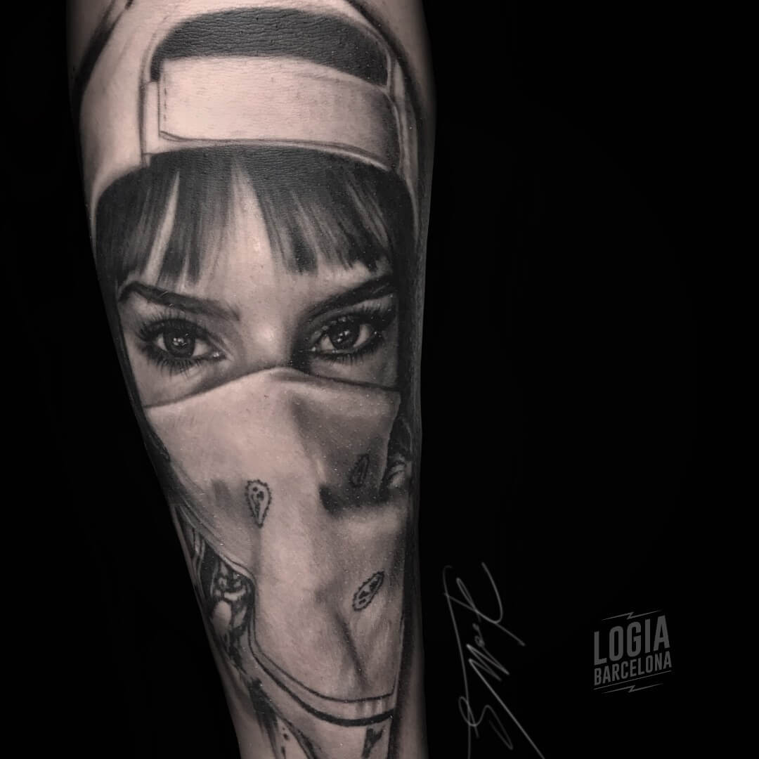 Tatuaje chicano mujer chola bandana Doows Logia Barcelona