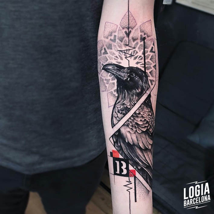 tatuaje de cuervo Logia Barcelona tatuador Dime Reck