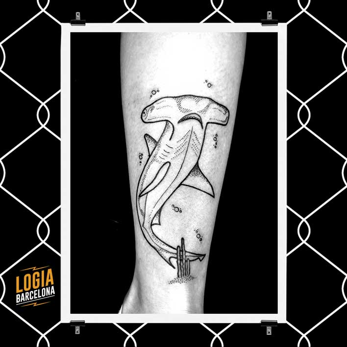 tatuaje tiburon martillo Logia Barcelona Merche Domot