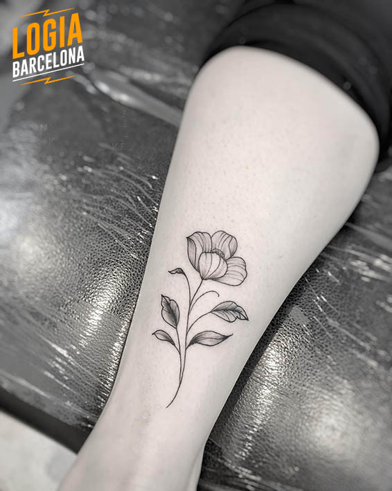 tatuaje pequeño flor Logia Barcelona