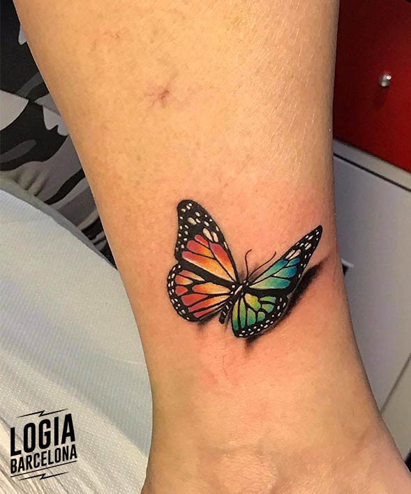 Tatuaje pequeño de mariposa 3d Logia Barcelona