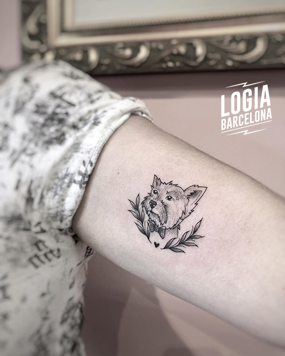 tatuaje pequeño perro Logia Barcelona