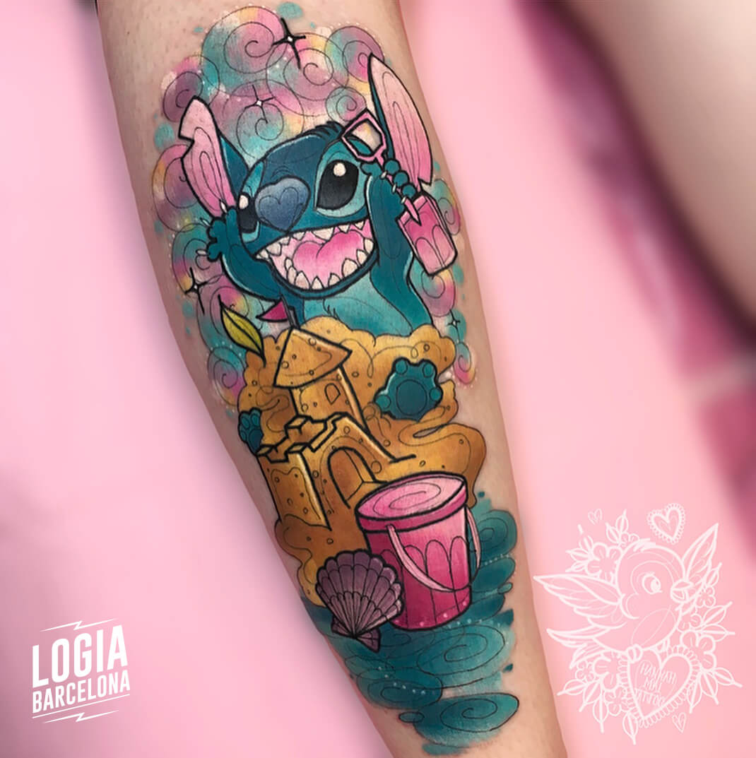 Tatuaje Stitch playa cartoon Hannah Mai Logia Barcelona