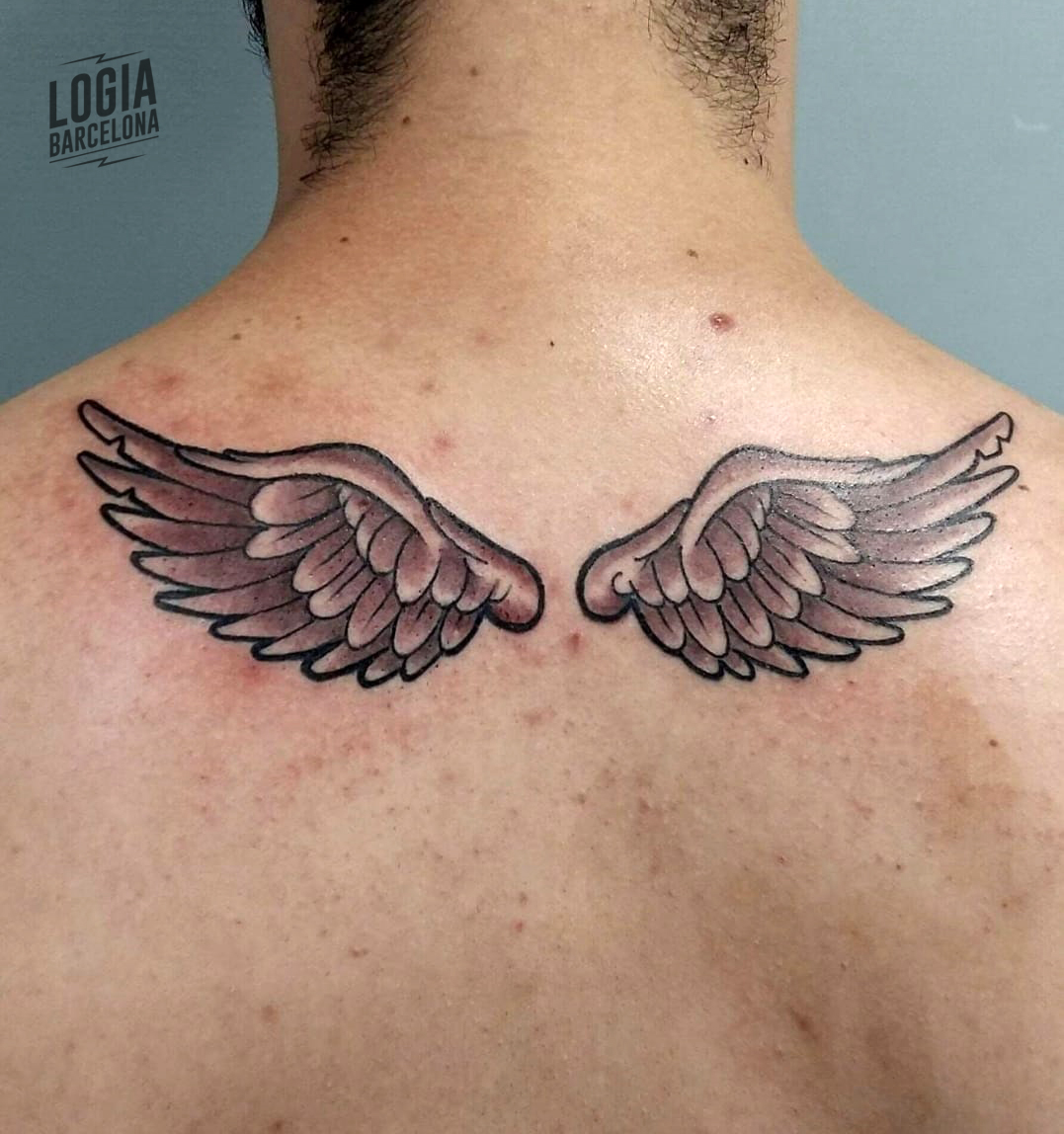 Tatuajes de alas de angel espalda Logia Barcelona