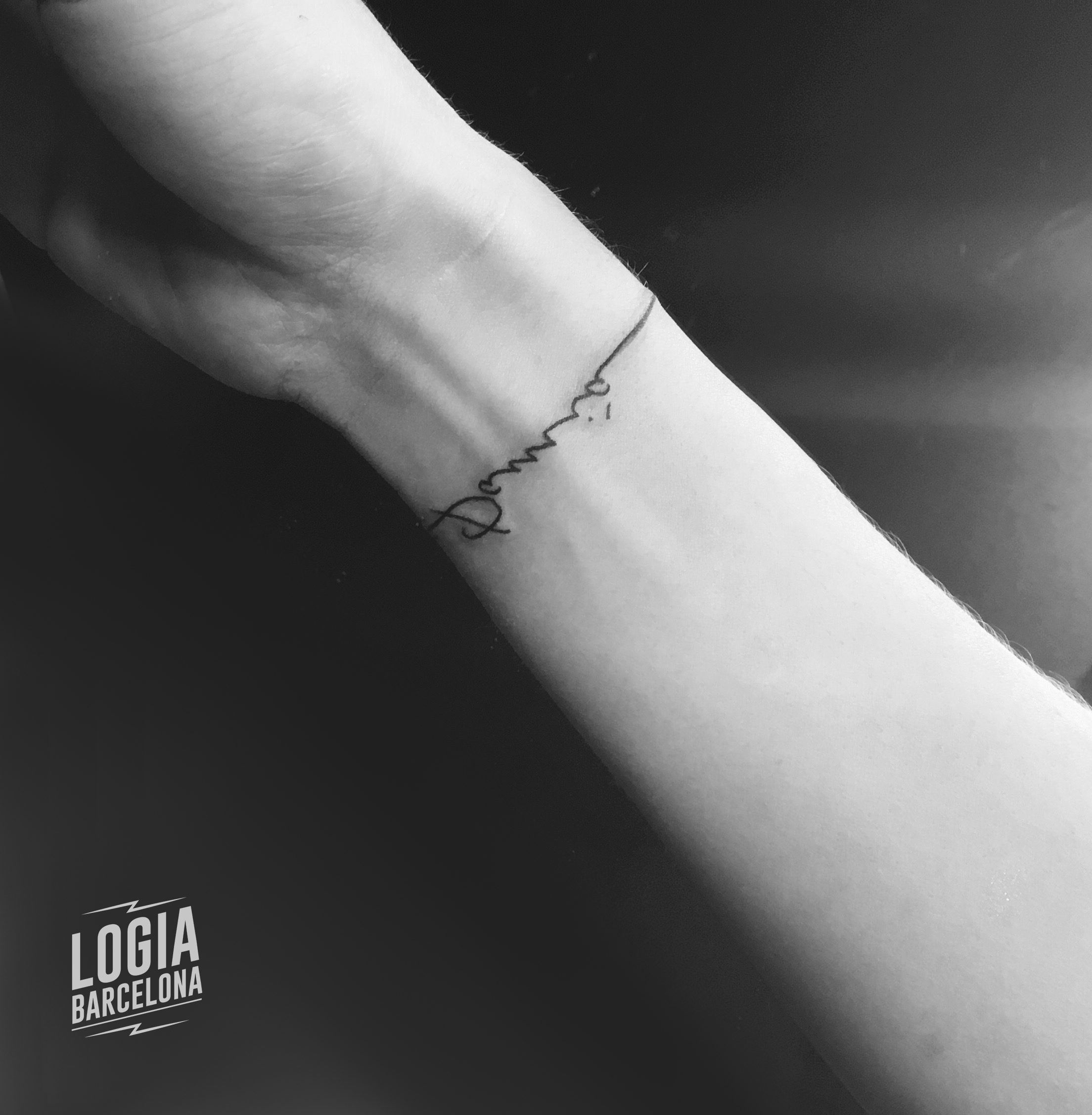 Tatuaje brazalete pulsera pequeño Logia Barcelona