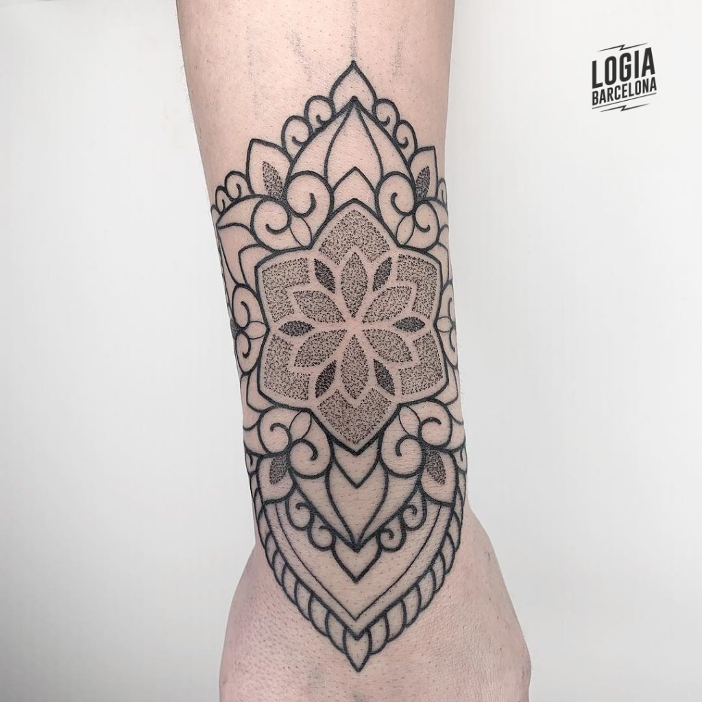 reinado impuesto Amarillento Tatuaje pulsera para mujer | Logia Tattoo Barcelona
