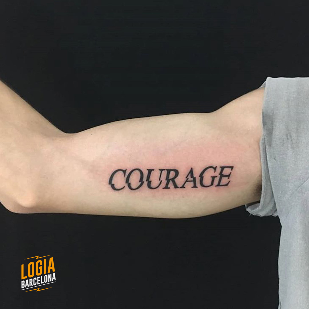 Tatuajes con la letra C lettering Courage Logia Barcelona