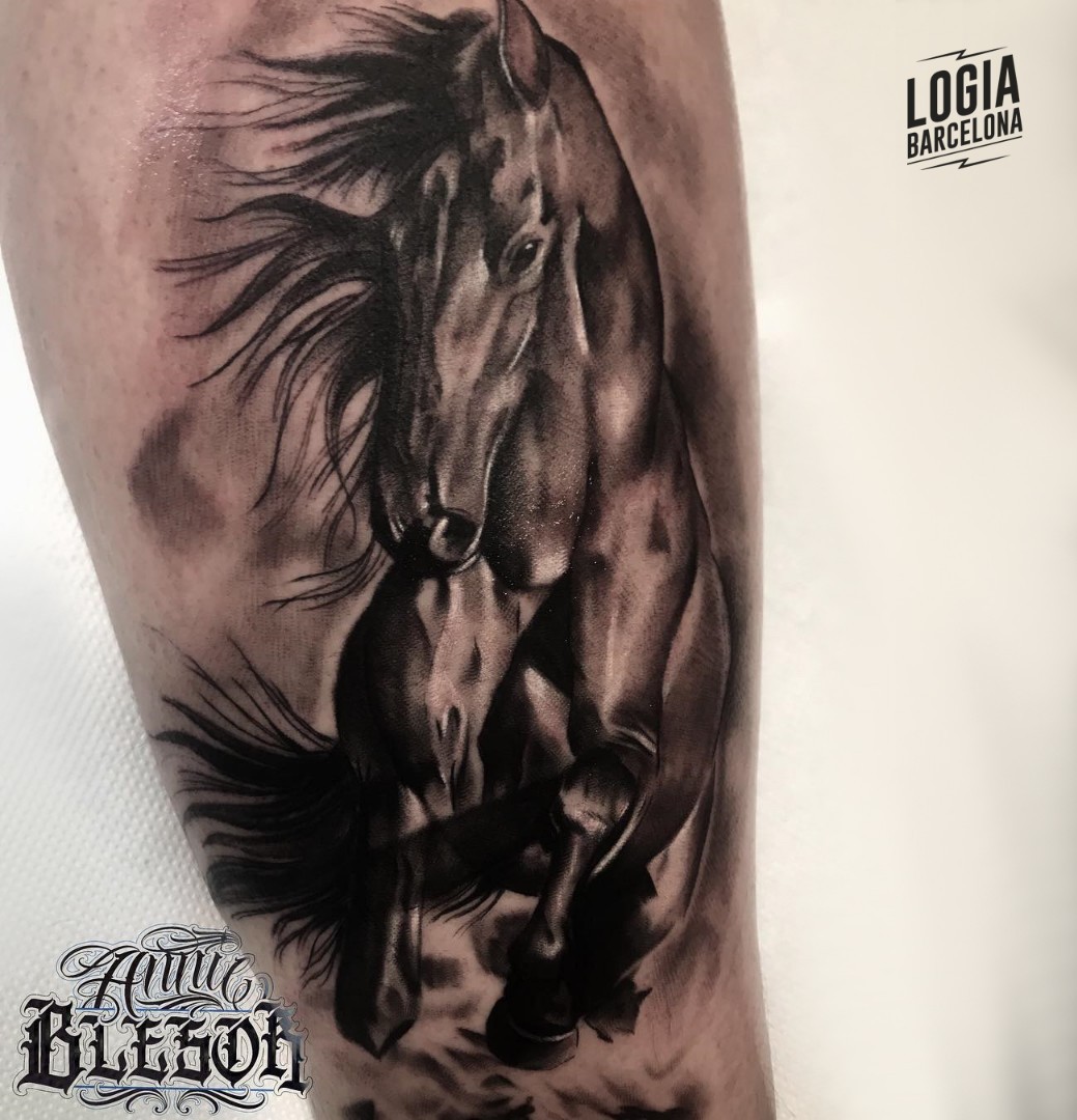 Tatuajes de Caballos Realista Annie Blesok Logia Barcelona