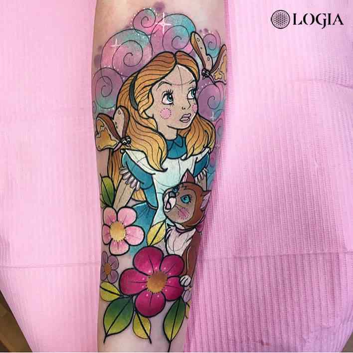 Tatuaje de Alicia en el País de las Maravillas Logia Tattoo Barcelona