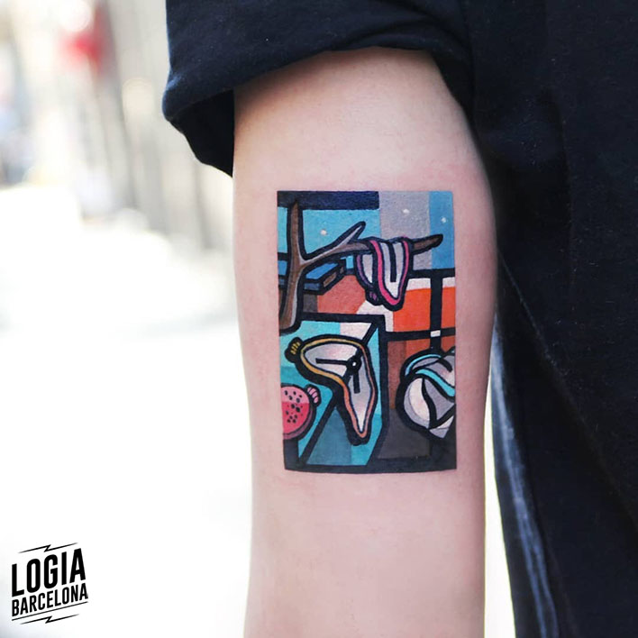 tatuaje_brazo_relojes_blandos_dali_color_logia_barcelona_polyc