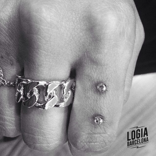Piercing dedo Surface original Logia Barcelona