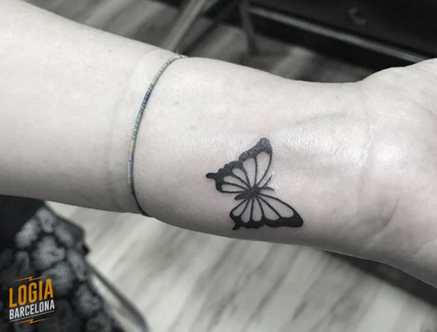 Tatuaje de cambio mariposa Logia Barcelona
