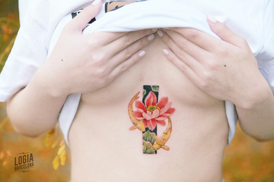 tatuaje delicado flor de loto Logia Barcelona Sion