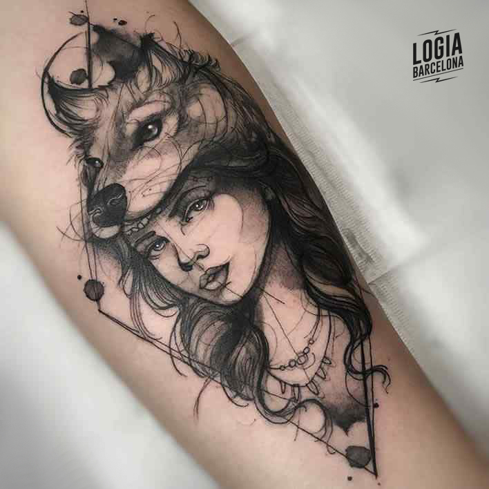 Tatuaje princesa Mononoke Lobo brazo Renata Henriques Logia Barcelona