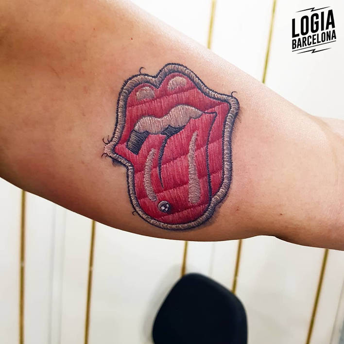 tatuajes rojos lengua