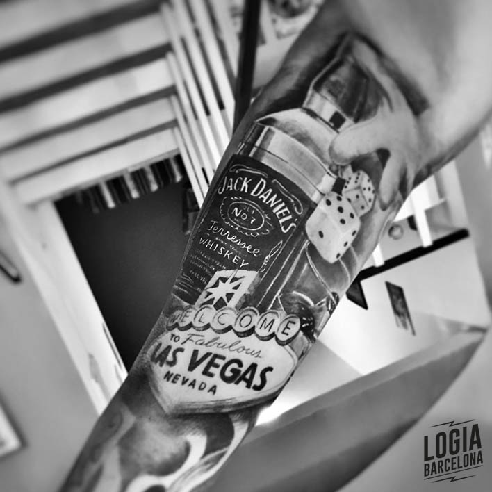 tatuajes de dados y jack daniels Logia Barcelona Diego Almeida