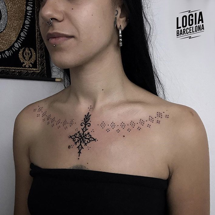tatuaje_dotwork_cuello_puntillismo_Beve_Logia_Barcelona