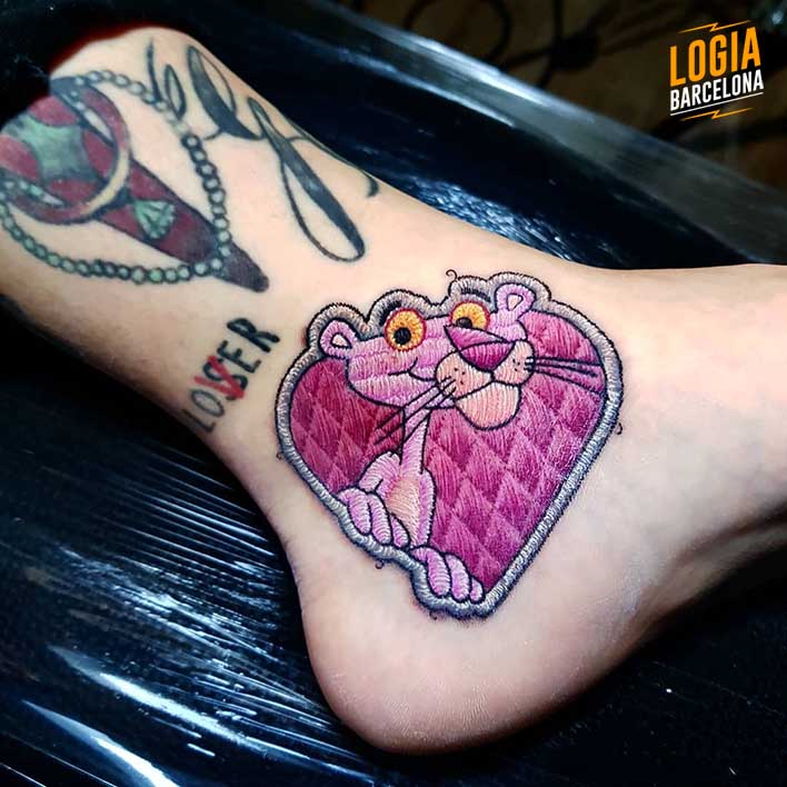 tatuaje_tobillo_pantera_rosa_logia_barcelona_duda_lozano