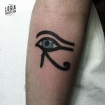 Ojo egipcio tatuaje