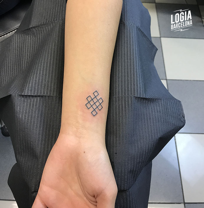 tatuajes faciles geometricos