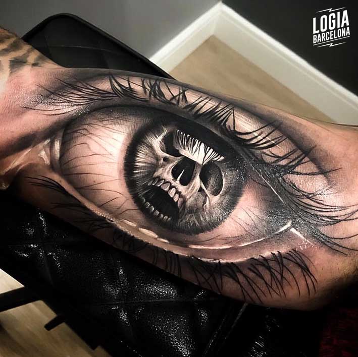 tatuaje_brazo_ojo_muerte_logia_barcelona_douglas_prudente