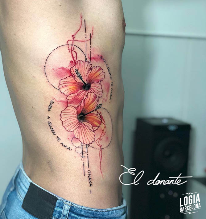 Tatuaje flores hawaianas - Logia Barcelona