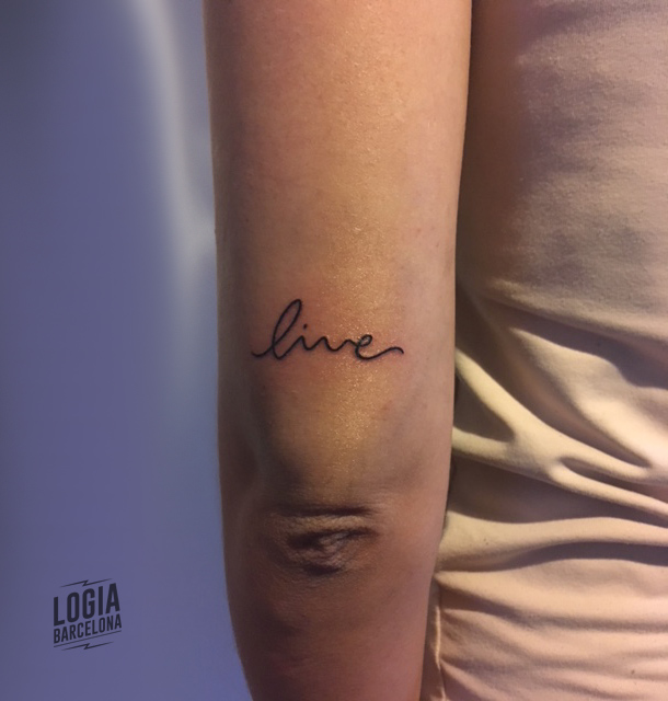 tatuaje love lettering