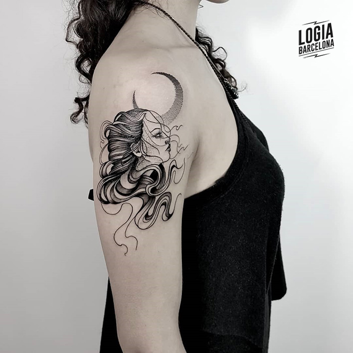 tatuaje_retrato_luna_Logia_Barcelona_Blackwork_Sulsu
