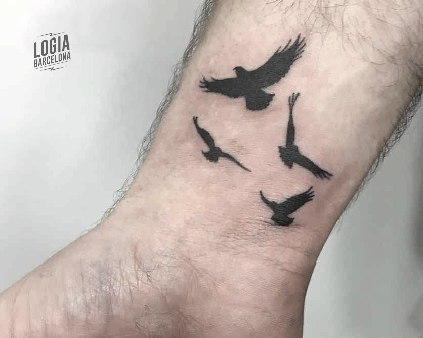 Tatuajes pequeños para hombres | Logia Tattoo Barcelona
