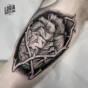 tatuajes negros - corazon espinado - Logia Barcelona  