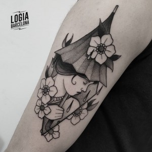 black tattoo - mujer paraguas - Logia Barcelona     