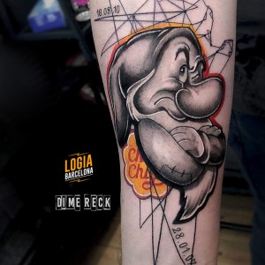 tatuaje_pierna_disney_enano_logia_barcelona   