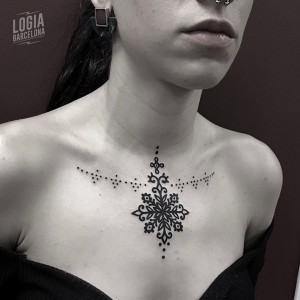 dotwork tattoo - clavicula- Logia Barcelona 