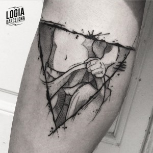 tatuajes puntillismo - mujer - Logia Barcelona 