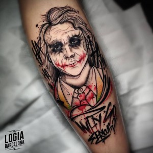 tatuaje-joker-brazo-logia-barcelona-zoen 