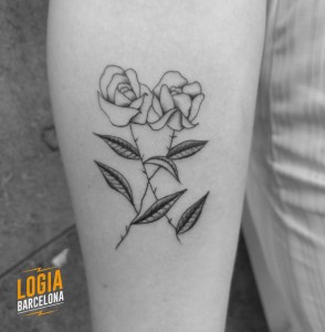 Walk In tattoo rosas - Logia Barcelona