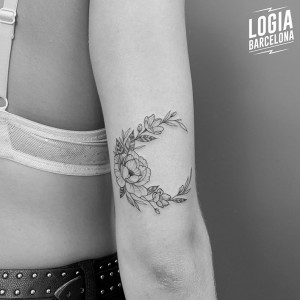 Tatuaje walk in luna flores - Logia Barcelona