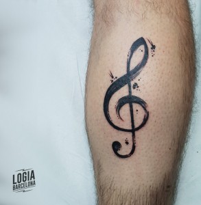 Tatuaje walking clave de sol - Logia Barcelona               