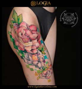 tatuaje-pierna-flores-Logia-Barcelona-Alexei         