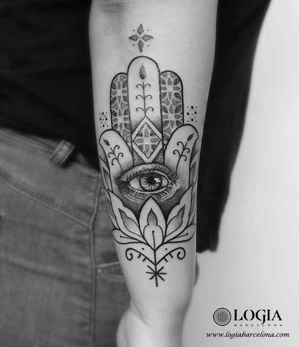 Tatuaje de la Mano de fátima Ojo Mandala Logia Barcelona