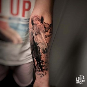 tatuaje_brazo_caballo_logiabarcelona_davids