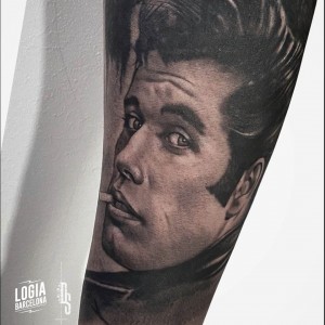 tatuaje_brazo_travolta_logiabarcelona_doows