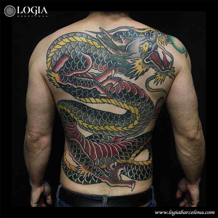 tatuaje dragon japones en espalda Lelectric Logia Barcelona