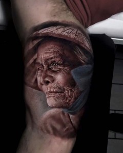tatuajes_realistas_color_abuela_retrato