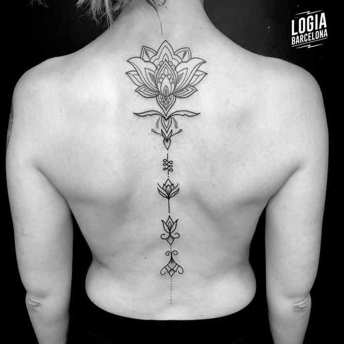 tatuaje unalome flor de loto espalda logia barcelona ferran torre