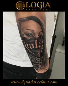 tatuaje-brazo-pañuelo-Logia-Barcelona-Grego     